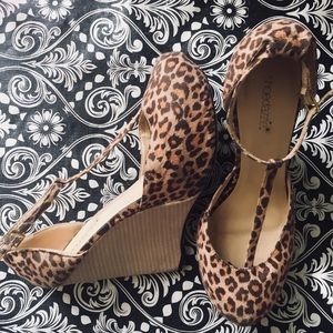 Leopard Wedge, Size 10 US